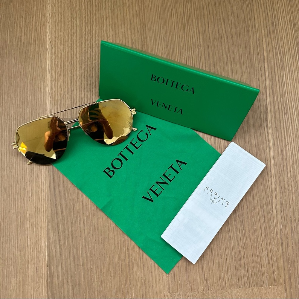 Bottega Venata Sunglasses with Case